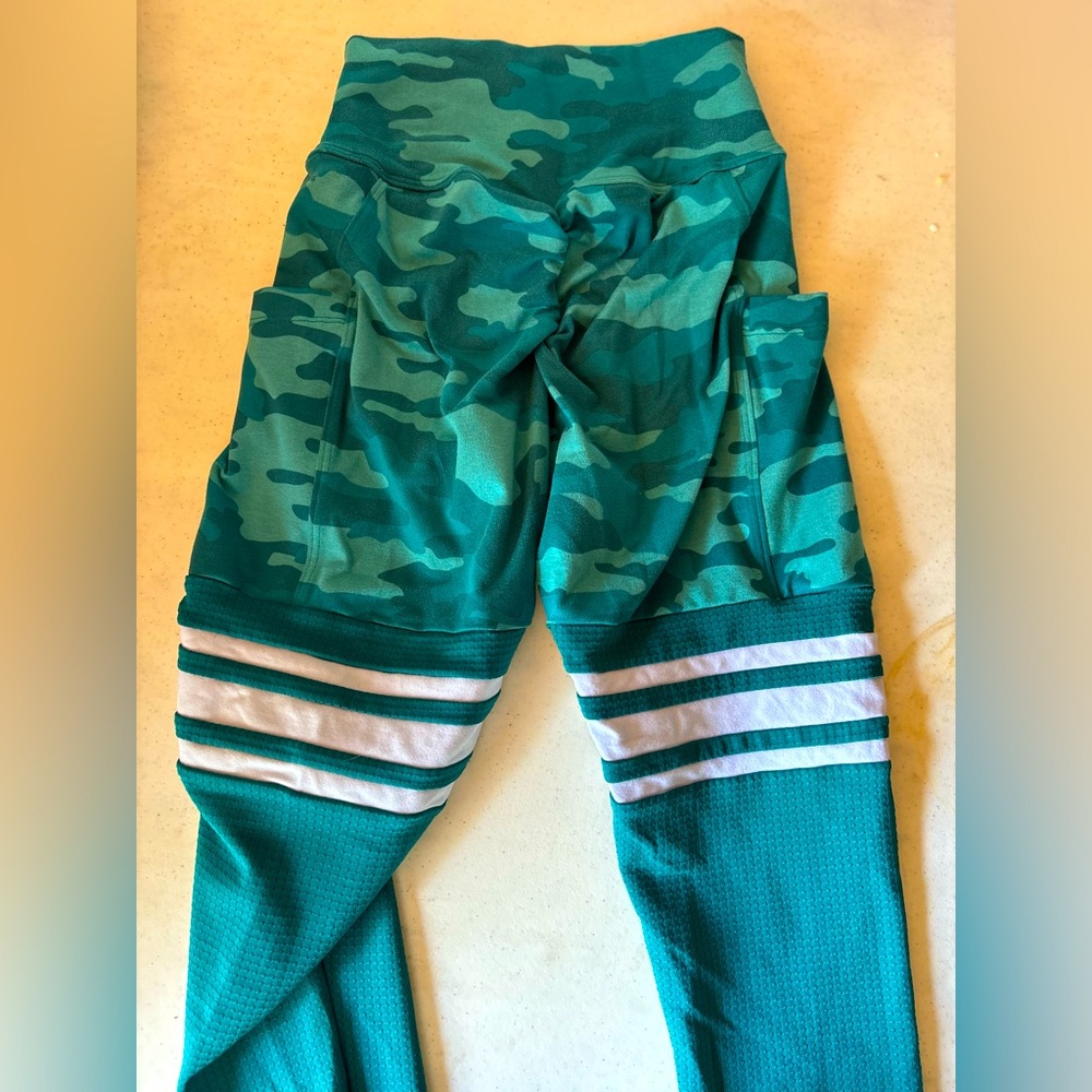 BOMBSHELL LEGGINGS